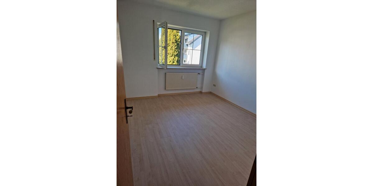 Etagenwohnung Essenbach - 3.5 Zimmer, 88 m&sup2;, 950&euro; | Angebot:26022259
