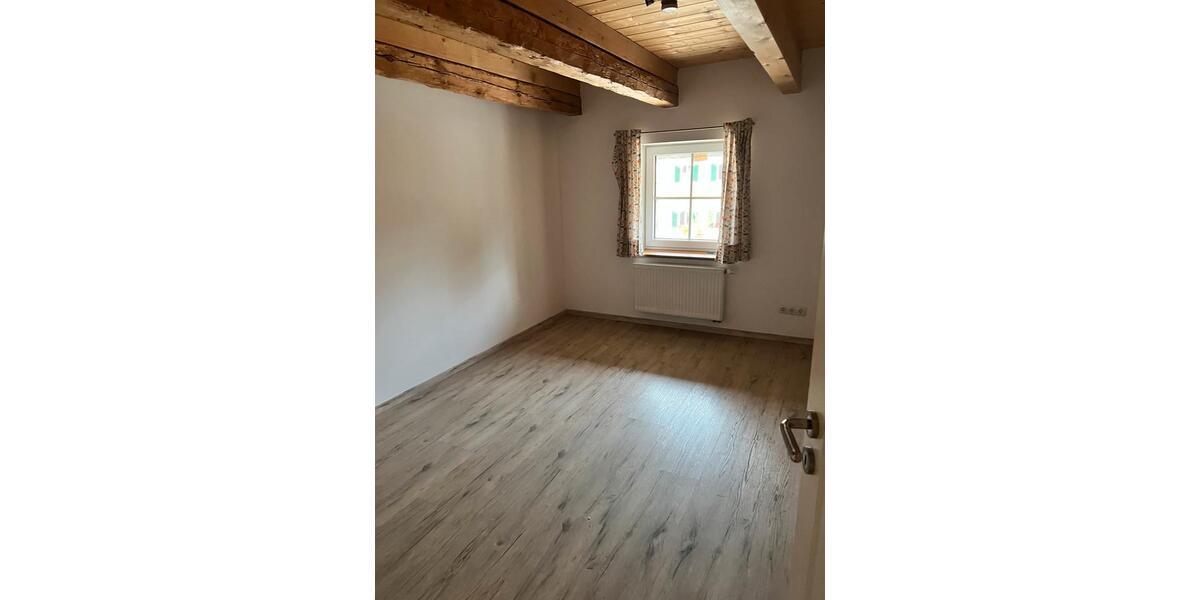 Etagenwohnung Attenhofen Walkertshofen - 3 Zimmer, 110 m&sup2;, 990&euro; | Angebot:25376372