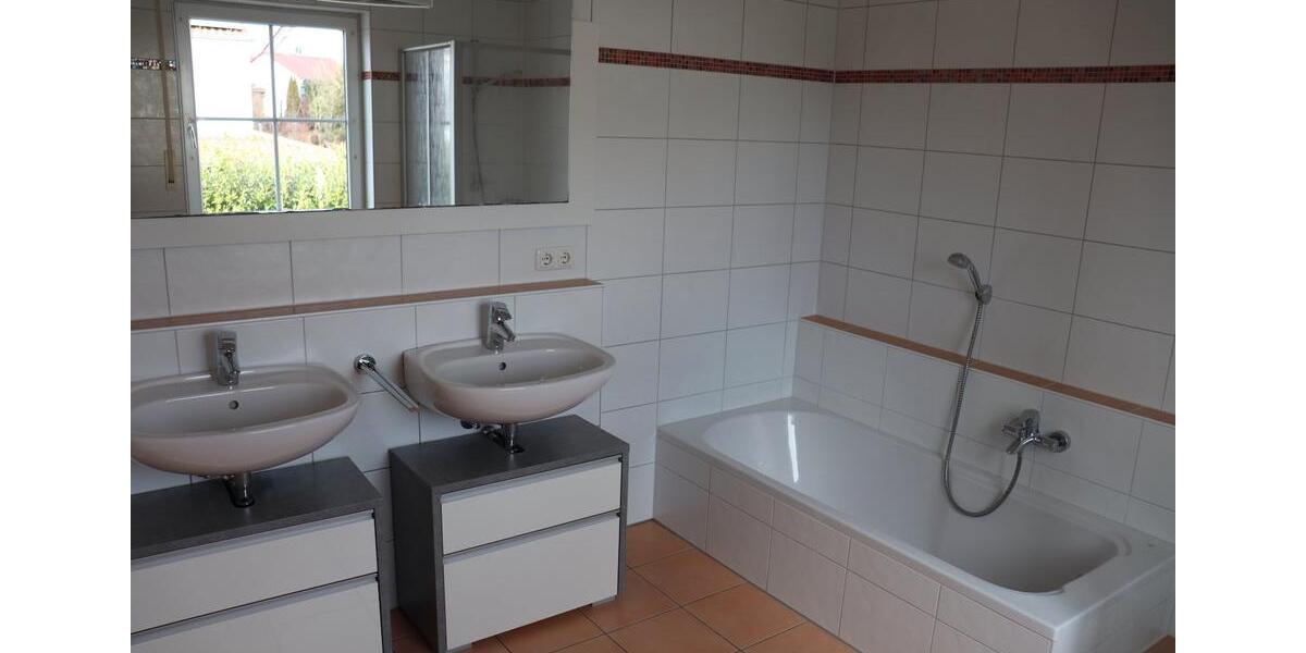 Reihenhaus Bruckberg - 5 Zimmer, 180 m&sup2;, 1.600&euro; | Angebot:26658587