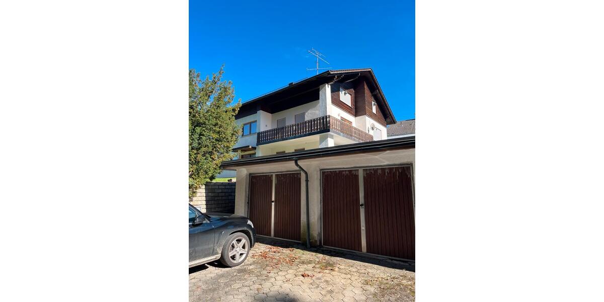 Etagenwohnung Dingolfing - 4 Zimmer, 120 m&sup2;, 1.300&euro; | Angebot:27595656