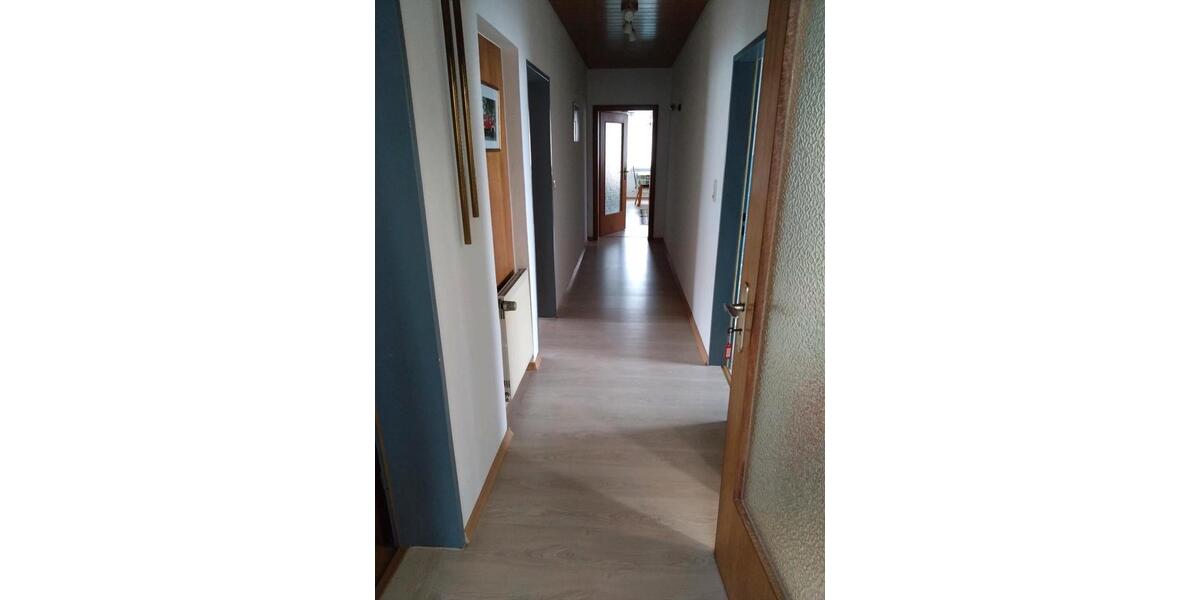 Etagenwohnung Mengkofen - 3 Zimmer, 120 m&sup2;, 28&euro; | Angebot:23902377