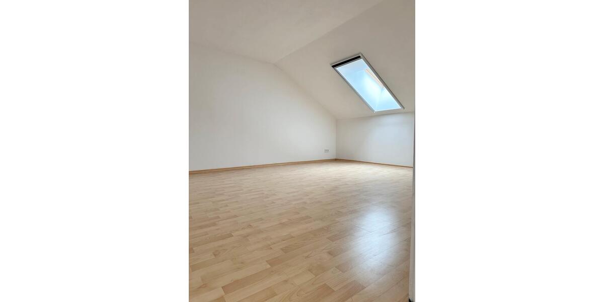 Dachgeschoßwohnung Kumhausen - 3.5 Zimmer, 99 m&sup2;, 1.250&euro; | Angebot:25936221