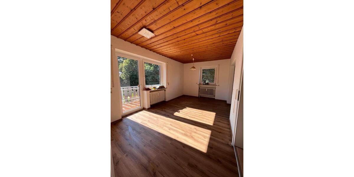 Etagenwohnung Dingolfing - 4 Zimmer, 120 m&sup2;, 1.300&euro; | Angebot:27595656