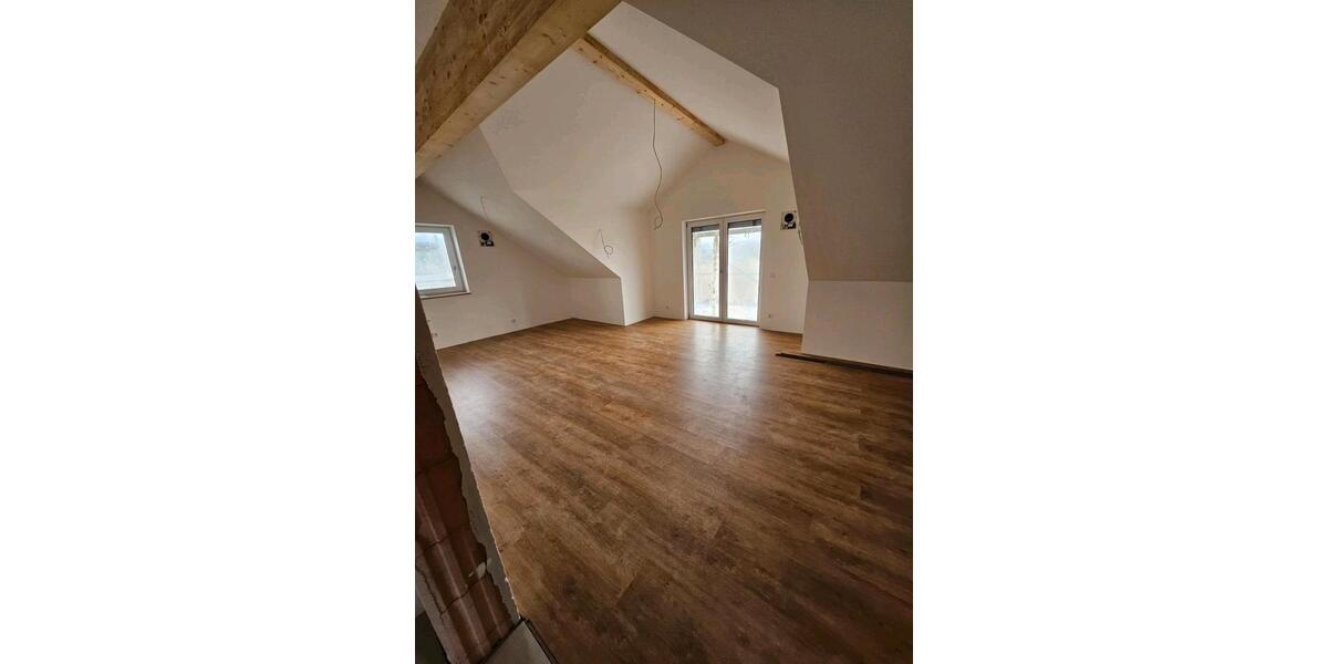 Dachgeschoßwohnung Niederviehbach - 3 Zimmer, 83 m&sup2;, 1.020&euro; | Angebot:25959653