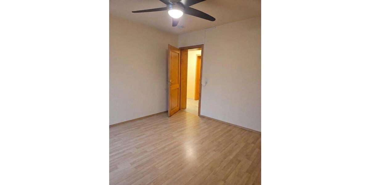 Etagenwohnung Mengkofen - 4 Zimmer, 100 m&sup2;, 900&euro; | Angebot:26626316