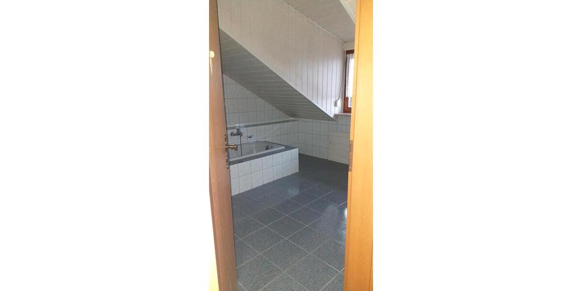 Dachgeschoßwohnung Mallersdorf-Pfaffenberg Pfaffenberg - 4 Zimmer, 94 m&sup2;, 700&euro; | Angebot:27576998
