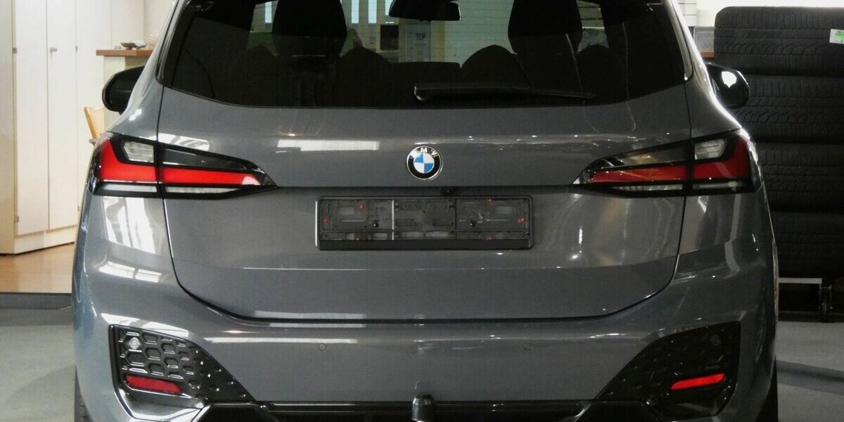 BMW 218 Active Tourer i M Sport 360°,AHK,HUD,Leder 10.400 km 29.590 &euro; Landshut 84030