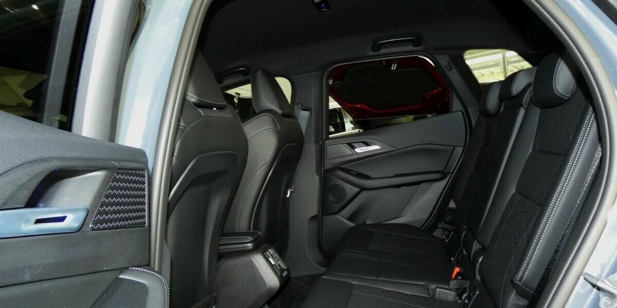 BMW 218 Active Tourer i M Sport 360°,AHK,HUD,Leder 10.400 km 29.590 &euro; Landshut 84030