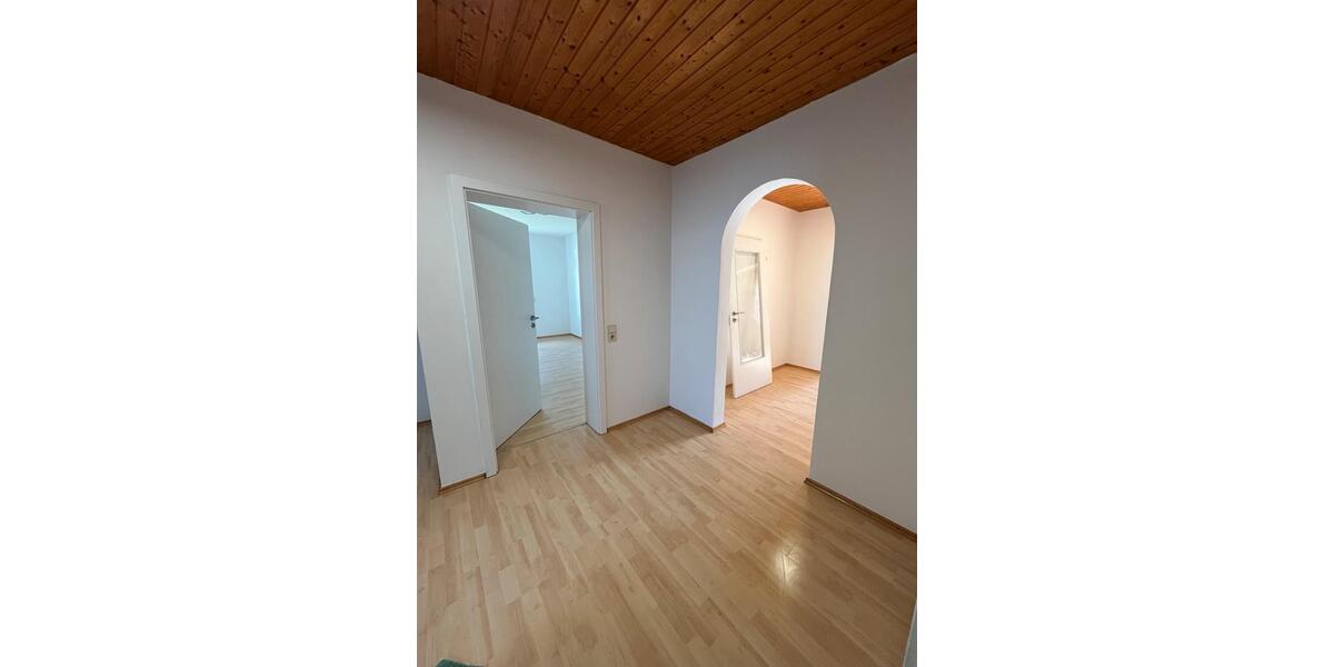 Etagenwohnung Dingolfing - 4 Zimmer, 120 m&sup2;, 1.300&euro; | Angebot:27595656