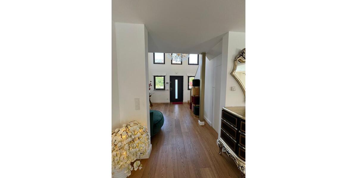 Villa Hohenpolding - 4.5 Zimmer, 185 m&sup2;, 3.150&euro; | Angebot:26383331