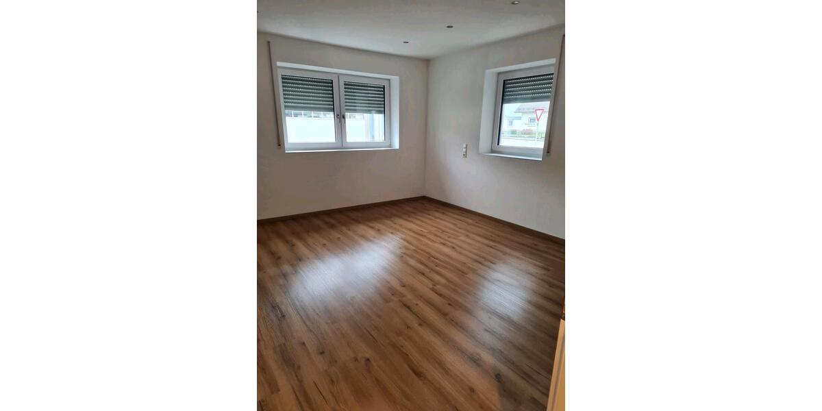 Etagenwohnung Mengkofen - 3 Zimmer, 89 m&sup2;, 925&euro; | Angebot:25790629