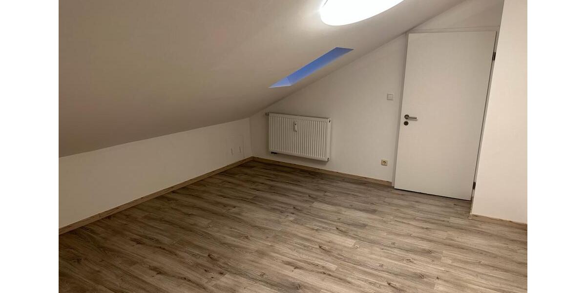 Dachgeschoßwohnung Frontenhausen - 2.5 Zimmer, 60 m&sup2;, 700&euro; | Angebot:25782838