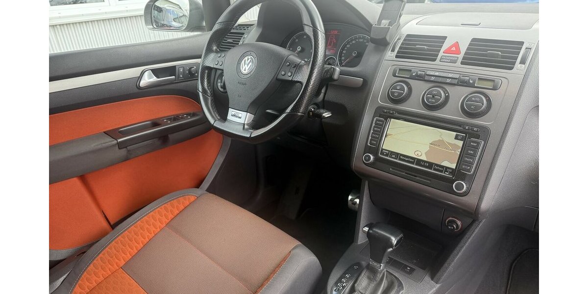 VW Touran 2.0 TDI DSG R-Line Edition Xenon Navi 223.500 km 7.500 &euro; Altdorf 84032