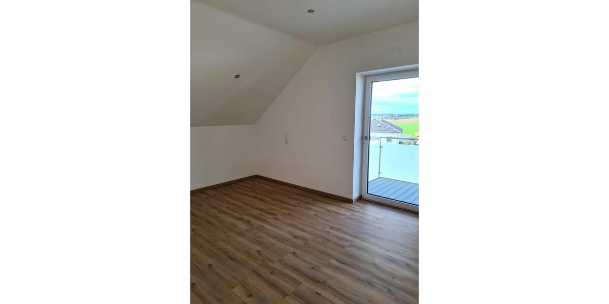 Dachgeschoßwohnung Mengkofen - 3 Zimmer, 80 m&sup2;, 770&euro; | Angebot:26614975