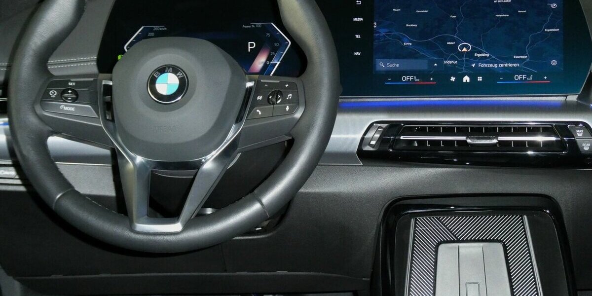 BMW X1 20d xDrive x-Line AHK,Leder,Driv.Ass.Plus 19.600 km 38.990 &euro; Landshut 84030