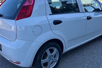 Fiat Punto 240.000 km 2.499 &euro; Ergolding 84030