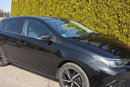 Toyota Auris 108.000 km 10.900 &euro; Inning am Holz 84416
