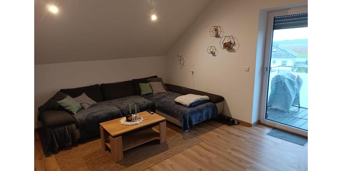 Dachgeschoßwohnung Mengkofen - 3 Zimmer, 80 m&sup2;, 770&euro; | Angebot:26614975