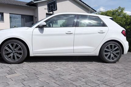 Audi A1 146.000 km 12.470 &euro; Kapfing 84186