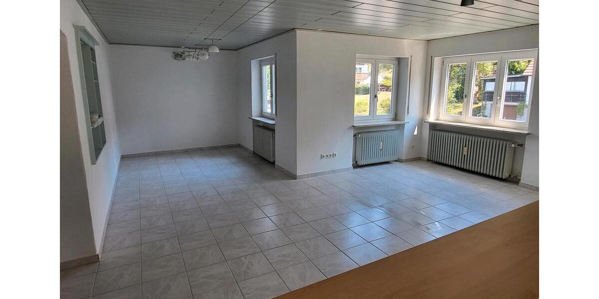 Etagenwohnung Moosthenning - 4 Zimmer, 130 m&sup2;, 1.250&euro; | Angebot:26630175