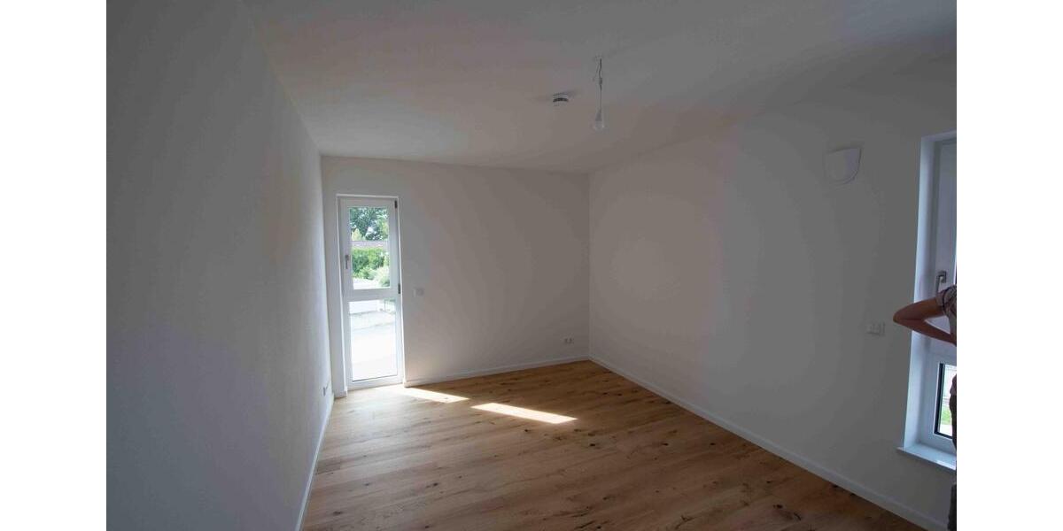 Etagenwohnung Bockhorn - 4 Zimmer, 102 m&sup2;, 1.950&euro; | Angebot:26398526