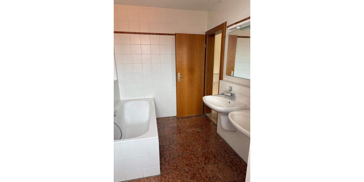 Einfamilienhaus Tiefenbach - 5 Zimmer, 160 m&sup2;, 1.600&euro; | Angebot:25815953