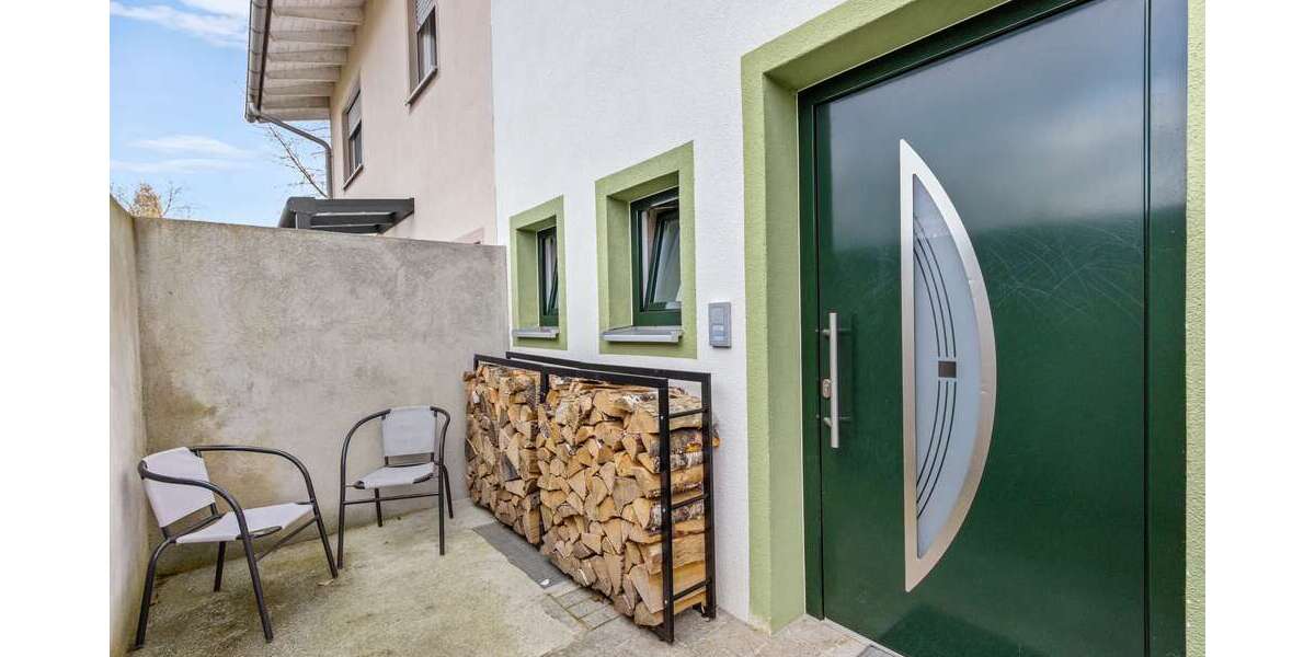 Neuwertige DHH in ruhiger Anliegerstraße | Kaminofen, Fußbodenheizung & Hobbyraum - Doppelhaushälfte Taufkirchen (Vils) | Angebot:22166188