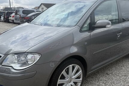 VW Touran 2.0 TDI DSG R-Line Edition Xenon Navi 223.500 km 7.990 &euro; Altdorf 84032