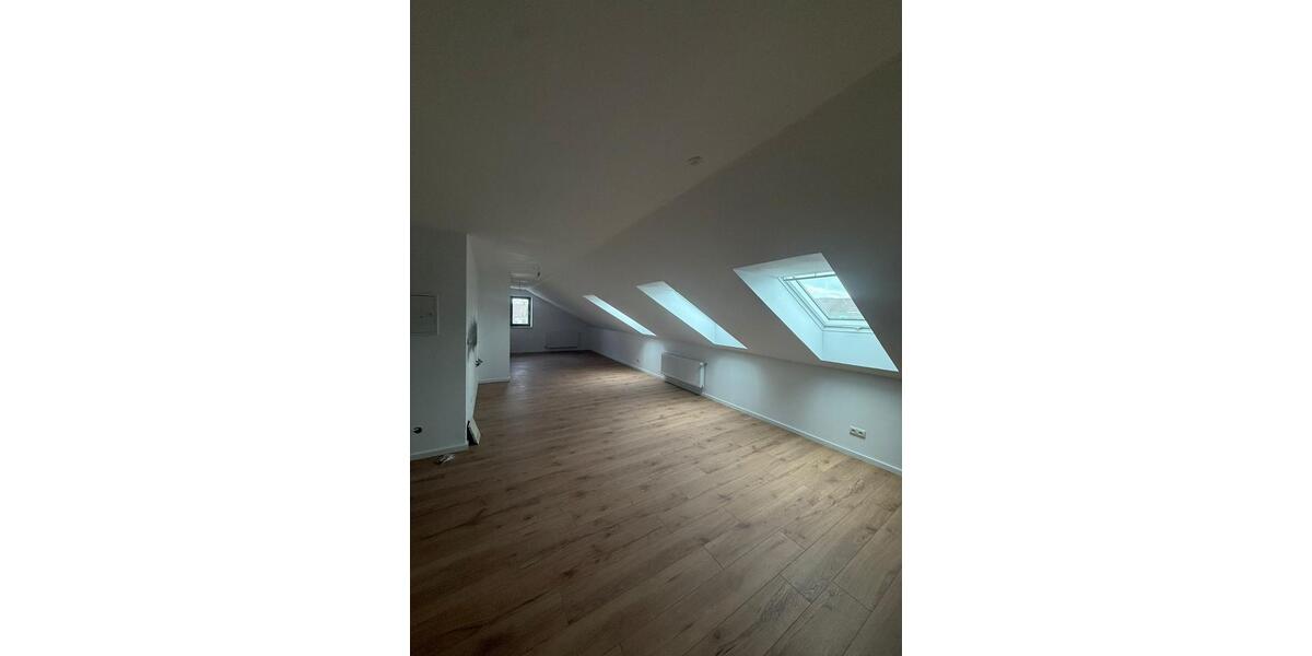 Dachgeschoßwohnung Niederaichbach - 4 Zimmer, 120 m&sup2;, 1.100&euro; | Angebot:25790907