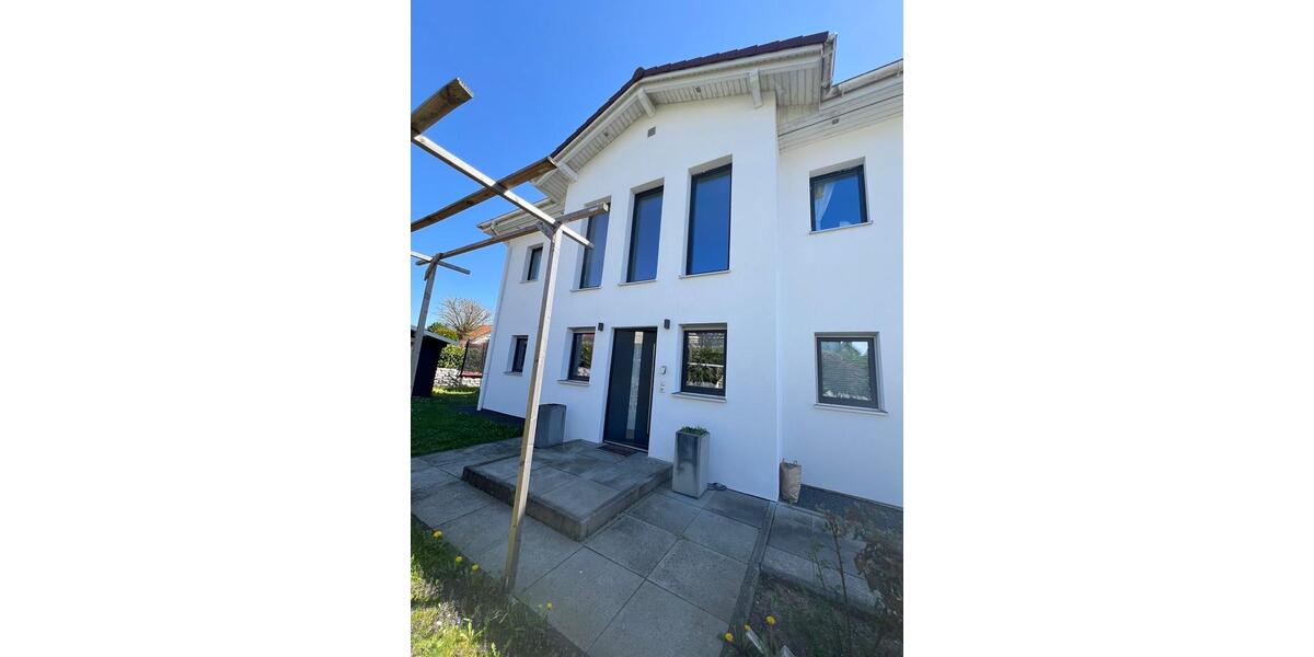 Villa Hohenpolding - 4.5 Zimmer, 185 m&sup2;, 3.150&euro; | Angebot:26383331
