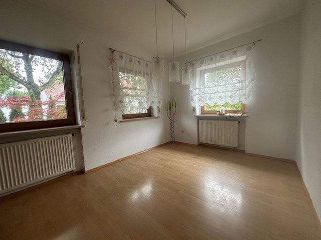 Einfamilienhaus Mengkofen - 7 Zimmer, 162 m&sup2;, 495.000&euro; | Angebot:25685623