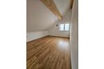 Dachgeschoßwohnung Niederviehbach - 3 Zimmer, 83 m&sup2;, 1.020&euro; | Angebot:25959653