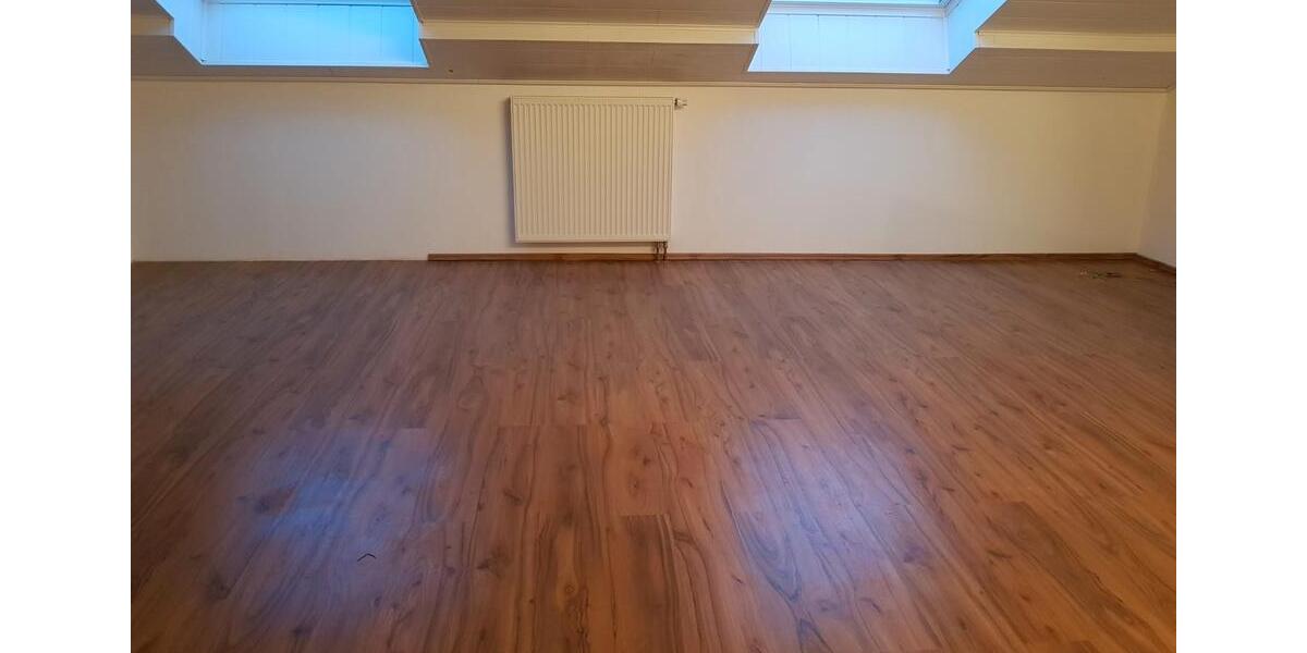 Dachgeschoßwohnung Vilsbiburg - 3 Zimmer, 81 m&sup2;, 700&euro; | Angebot:27623687
