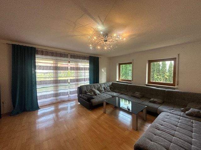 Einfamilienhaus Mengkofen - 7 Zimmer, 162 m&sup2;, 495.000&euro; | Angebot:25685623