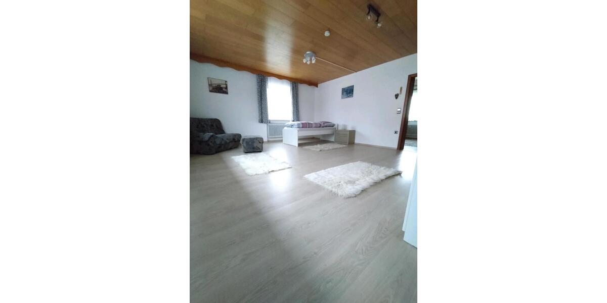 Etagenwohnung Mengkofen - 3 Zimmer, 120 m&sup2;, 28&euro; | Angebot:23902377