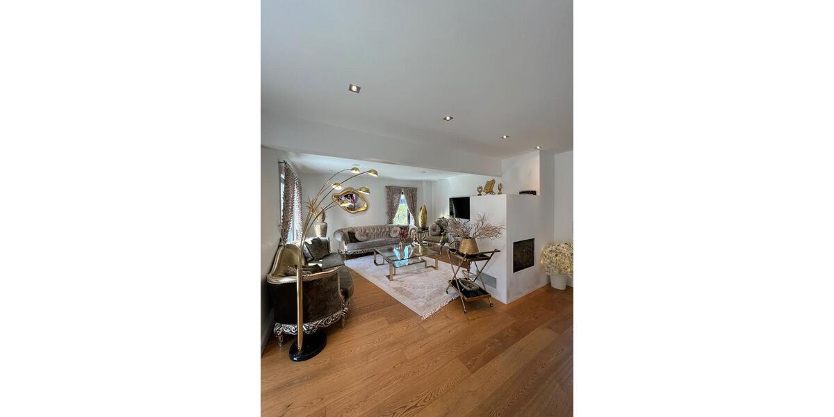 Villa Hohenpolding - 4.5 Zimmer, 185 m&sup2;, 3.150&euro; | Angebot:26383331