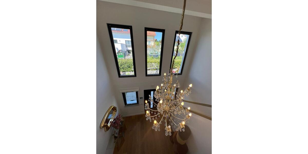 Villa Hohenpolding - 4.5 Zimmer, 185 m&sup2;, 3.150&euro; | Angebot:26383331