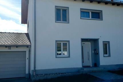Haus Buch am Erlbach - 4 Zimmer, 110 m&sup2;, 1.350&euro; | Angebot:27613177
