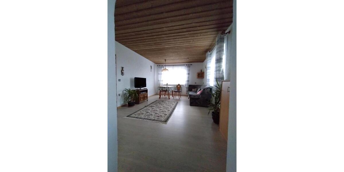 Etagenwohnung Mengkofen - 3 Zimmer, 120 m&sup2;, 28&euro; | Angebot:23902377