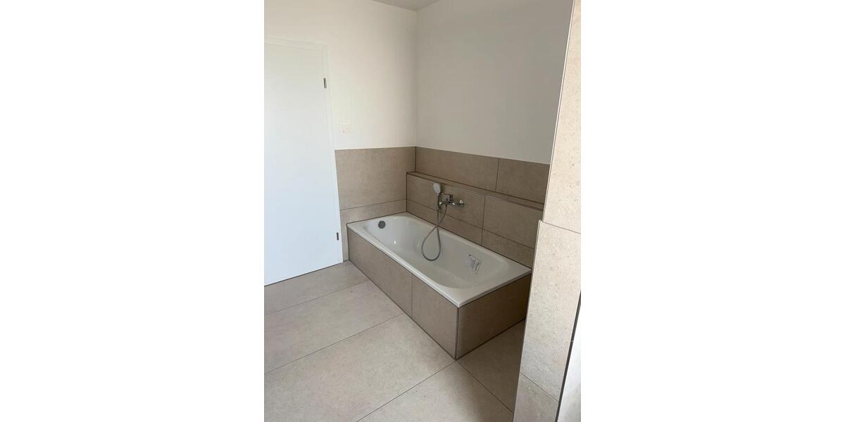 Erdgeschoßwohnung Tiefenbach - 5 Zimmer, 125 m&sup2;, 1.400&euro; | Angebot:25875091