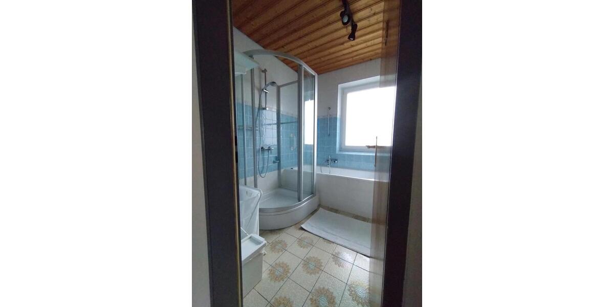 Etagenwohnung Mengkofen - 3 Zimmer, 120 m&sup2;, 28&euro; | Angebot:23902377