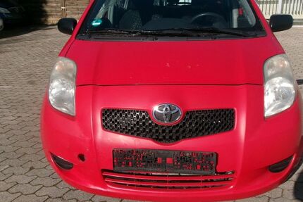 Toyota Yaris 99.463 km 2.990 &euro; Essenbach OT Altheim 84051