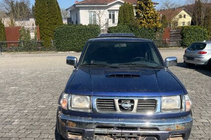 Nissan Navara 240.000 km 3.950 &euro; Ergoldsbach 84061