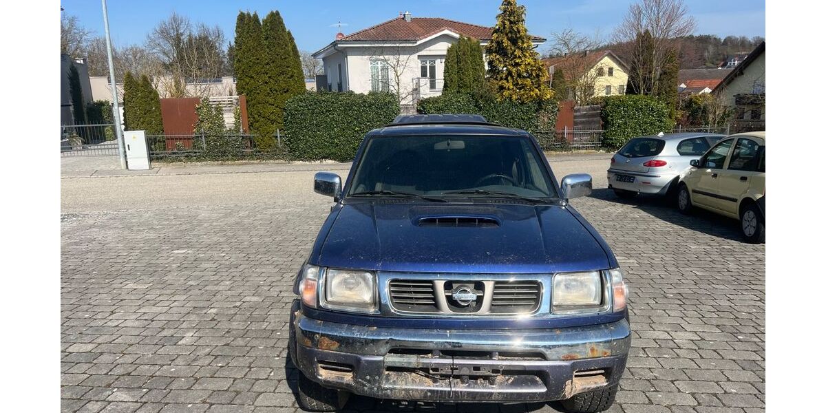 Nissan Navara 240.000 km 3.950 &euro; Ergoldsbach 84061