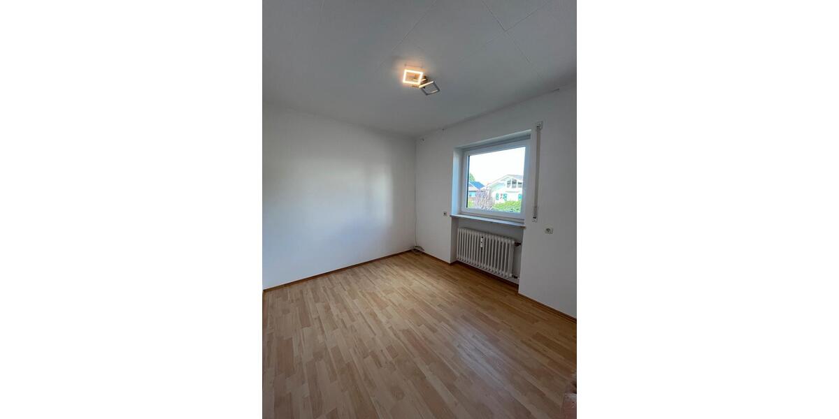 Etagenwohnung Dingolfing - 4 Zimmer, 120 m&sup2;, 1.300&euro; | Angebot:27595656