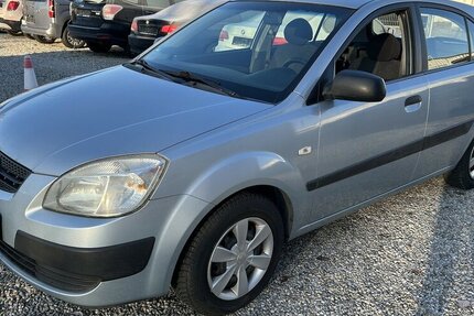 Kia Rio 1.4i EX Basis Klima Euro4 136.900 km 2.500 &euro; Altdorf 84032