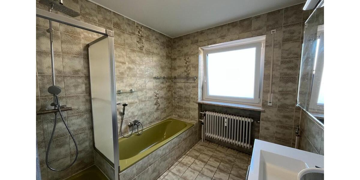 Etagenwohnung Dingolfing - 4 Zimmer, 120 m&sup2;, 1.300&euro; | Angebot:27595656