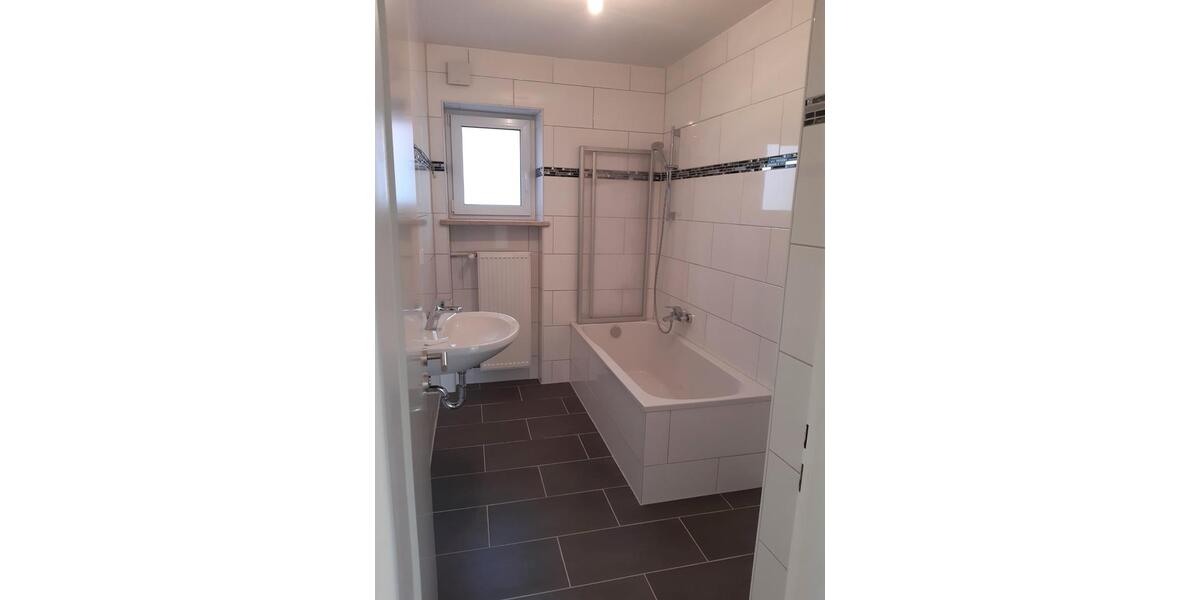 Erdgeschoßwohnung Rottenburg an der Laaber - 5 Zimmer, 110 m&sup2;, 1.050&euro; | Angebot:26515767