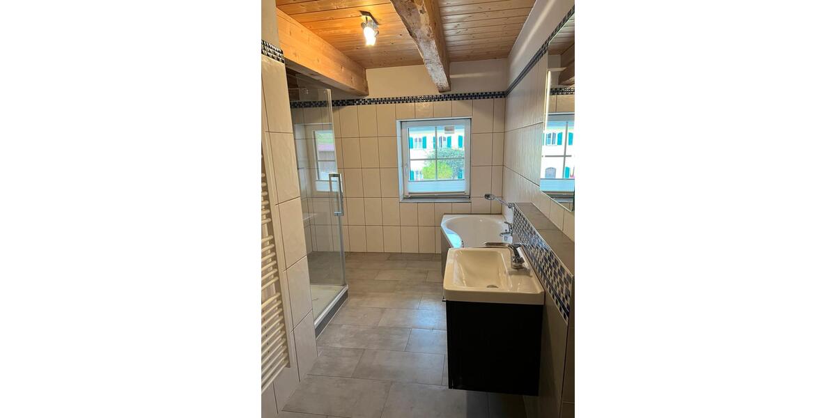 Etagenwohnung Attenhofen Walkertshofen - 3 Zimmer, 110 m&sup2;, 990&euro; | Angebot:25376372