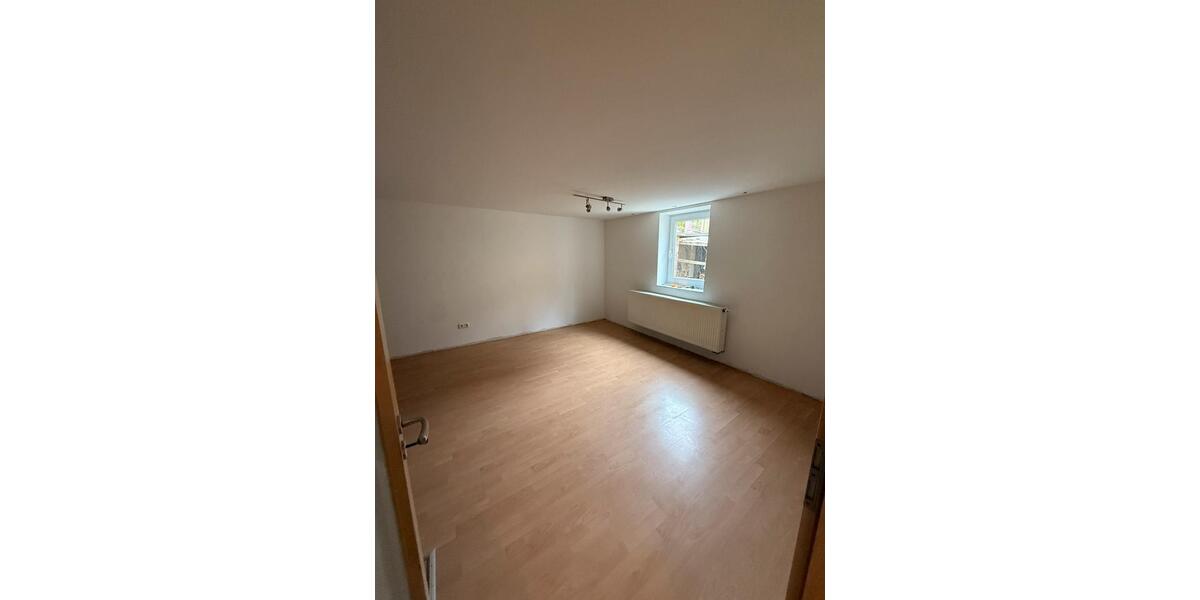 Einfamilienhaus Pfeffenhausen - 7 Zimmer, 244 m&sup2;, 2.000&euro; | Angebot:25300781